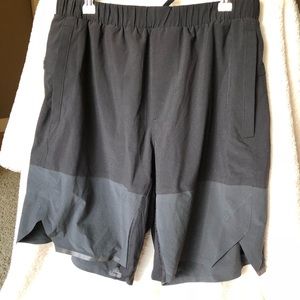 Men’s lulu shorts with liner